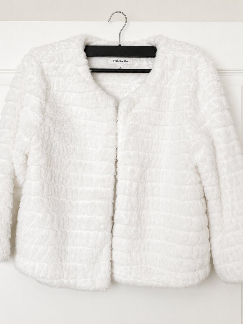 Signature by Robbie Bee White Faux Fur Cropped Jacket Size L